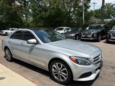 Used 2016 Mercedes-Benz C 300 4MATIC Sedan image 4
