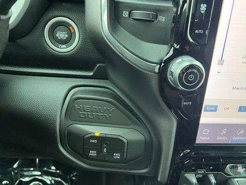 New 2026 RAM 3500 Laramie AWD/4WD image 27