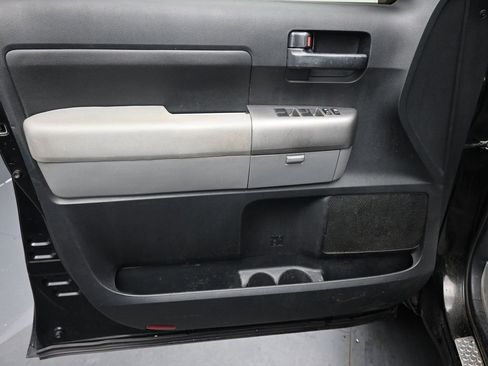 Used 2011 Toyota Tundra 4x4 CrewMax image 17