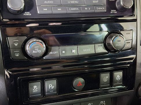 Used 2023 Nissan Titan PRO-4X w/ Pro-4x Convenience Package AWD/4WD image 17
