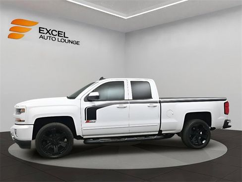 Used 2018 Chevrolet Silverado 1500 LT w/ Rally 2 Edition image 2