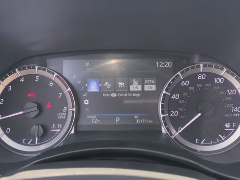 Used 2023 Toyota Highlander LE FWD image 14