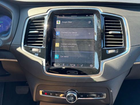 Certified 2024 Volvo XC90 T8 Ultimate w/ Protection Package Premier image 9