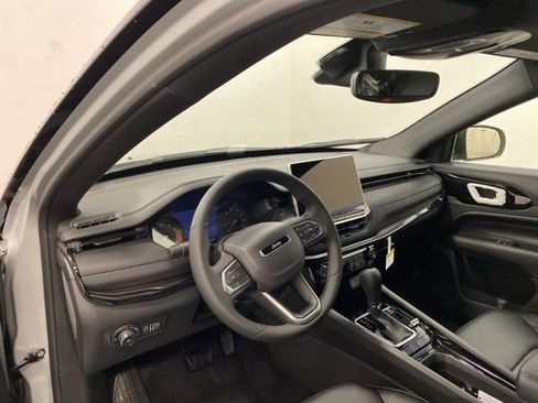 Used 2026 Jeep Compass Limited image 7