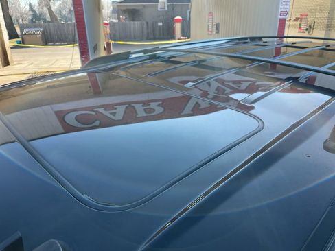 Used 2011 Cadillac Escalade Luxury image 10