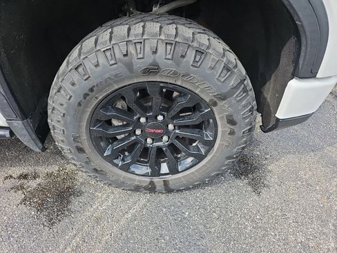 Used 2022 GMC Sierra 1500 AT4X AWD/4WD image 10