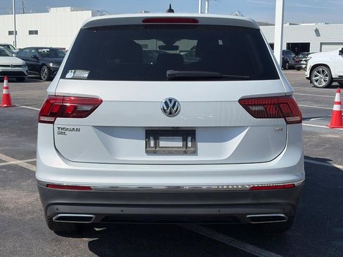 Used 2018 Volkswagen Tiguan SEL Premium FWD image 3