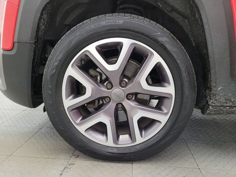 Used 2015 Jeep Renegade Latitude FWD image 31