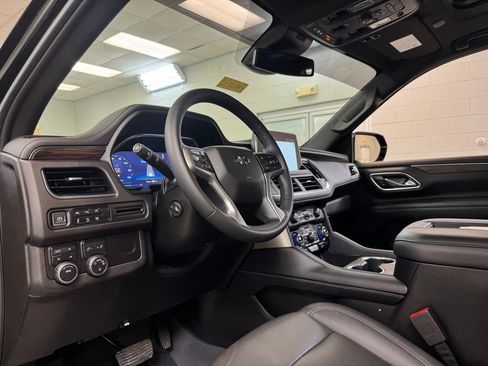 Used 2023 Chevrolet Tahoe Z71 w/ Luxury Package AWD/4WD image 15