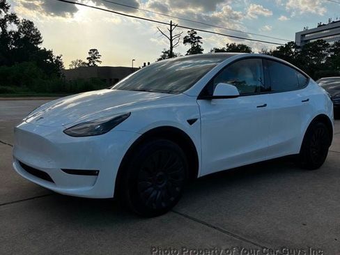 Used 2024 Tesla Model Y 2WD image 9