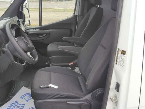 Used 2025 Mercedes-Benz Sprinter 2500 image 6