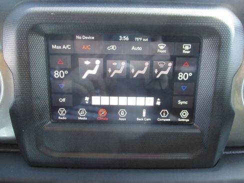 Used 2018 Jeep Wrangler Unlimited Sahara AWD/4WD image 21