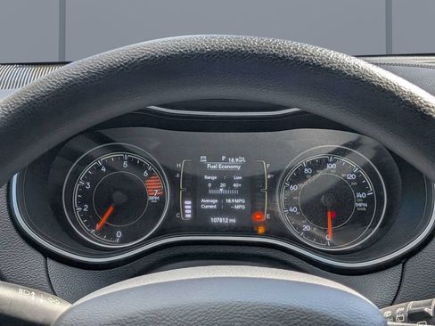 Used 2019 Jeep Cherokee Latitude w/ Popular Appearance Group FWD image 29