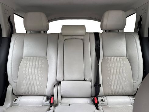 Used 2017 Land Rover Discovery Sport SE image 14