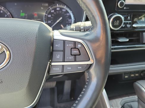 Used 2021 Toyota Highlander Limited FWD image 24
