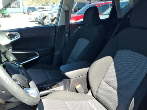 Certified 2023 Kia Soul S FWD image 7