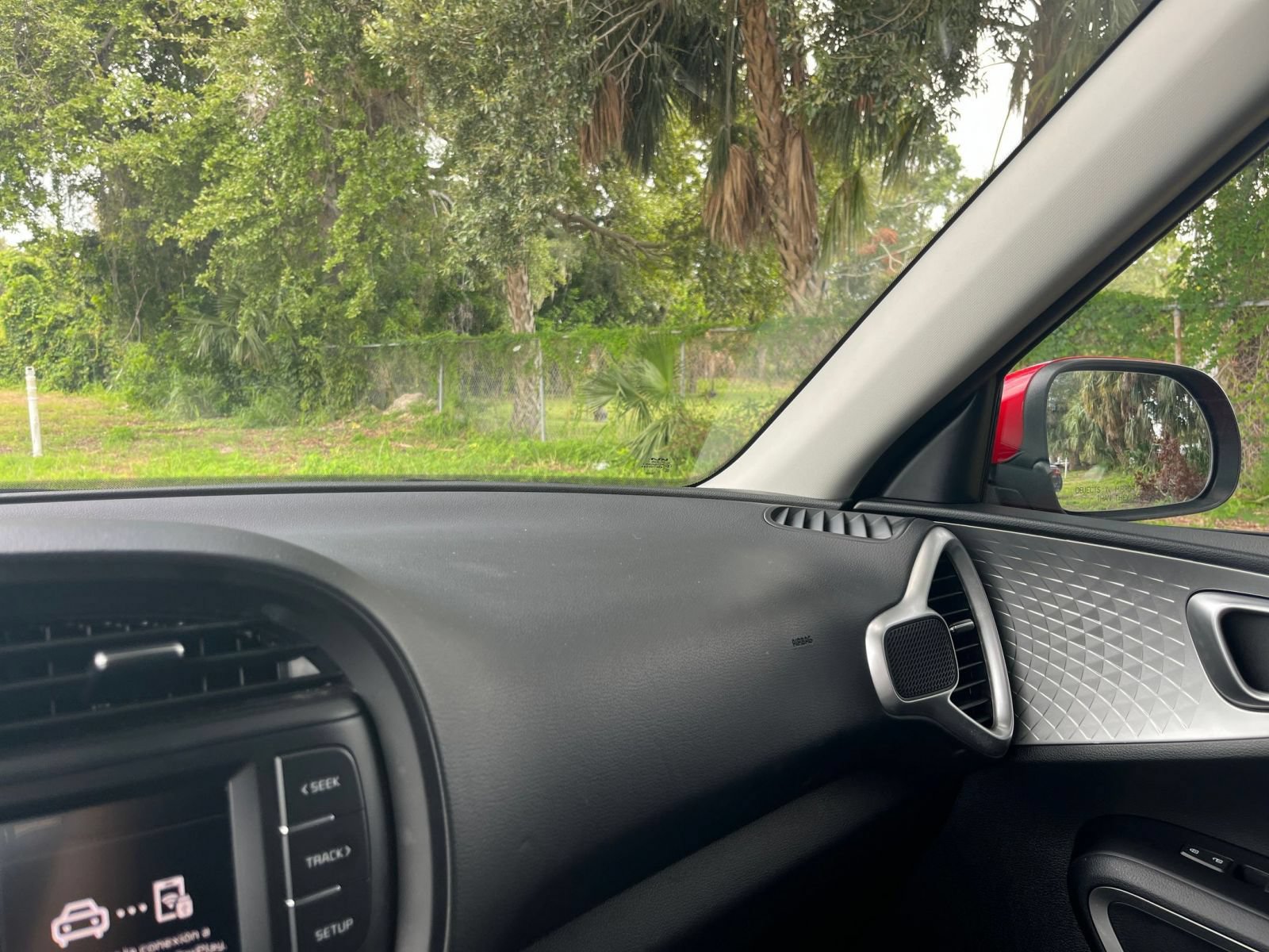 Used 2025 Kia Soul LX w/ LX Technology Package FWD image 32