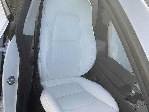 Used 2022 Tesla Model Y Performance image 14