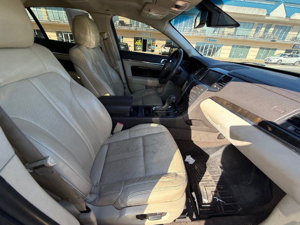 Used 2013 Lincoln MKS AWD image 28