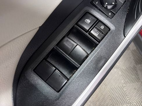 Used 2021 Toyota RAV4 XLE w/ Convenience Package FWD image 18