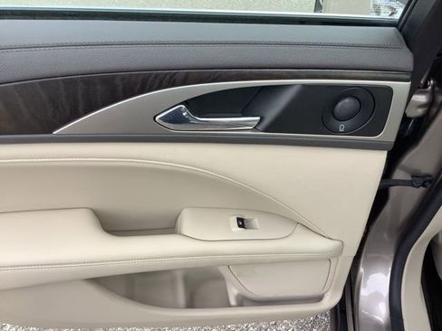 Used 2019 Lincoln MKZ Reserve FWD image 12