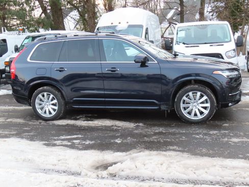 Used 2017 Volvo XC90 T6 Momentum w/ Vision Package image 7