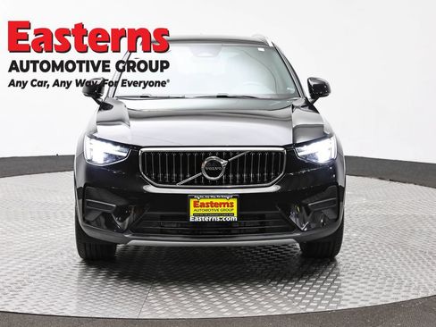 Used 2024 Volvo XC40 B5 Core AWD/4WD image 2