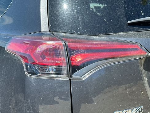 Used 2018 Toyota RAV4 XLE FWD image 15