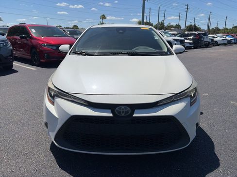 Used 2020 Toyota Corolla LE FWD image 2