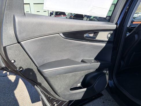 Certified 2022 Lincoln Nautilus Reserve w/ Luxury Package image 12