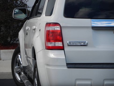 Used 2011 Ford Escape Limited FWD image 1