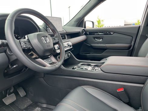 Used 2025 Honda Pilot TrailSport image 20