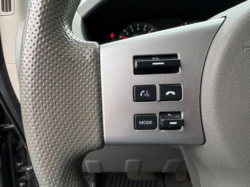 Used 2020 Nissan Frontier SV w/ Midnight Edition Floor Mats image 11
