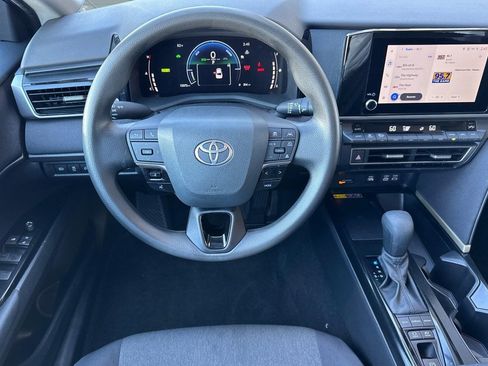 Used 2025 Toyota Camry LE image 27