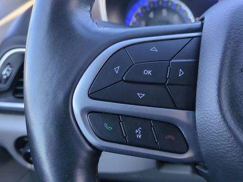 Used 2018 Chrysler Pacifica Touring-L Plus image 25