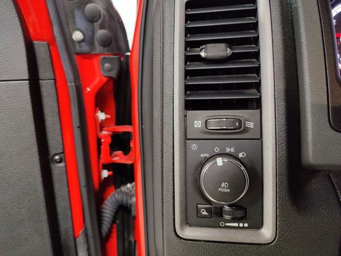 Used 2018 RAM 1500 Express image 25