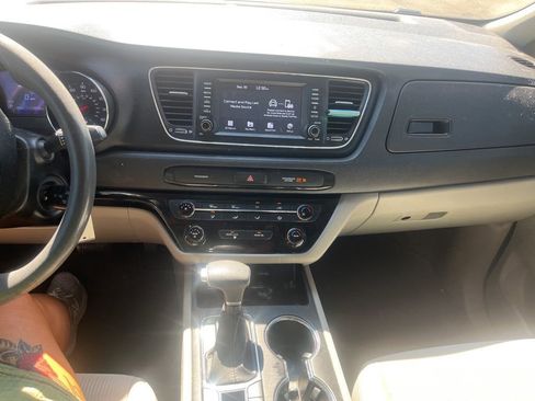 Used 2020 Kia Sedona LX image 12