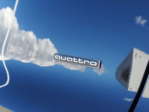 Used 2025 Audi Q5 Premium w/ Convenience Package image 6