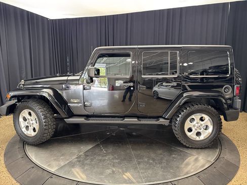 Used 2014 Jeep Wrangler Unlimited Sahara w/ Dual Top Group image 4