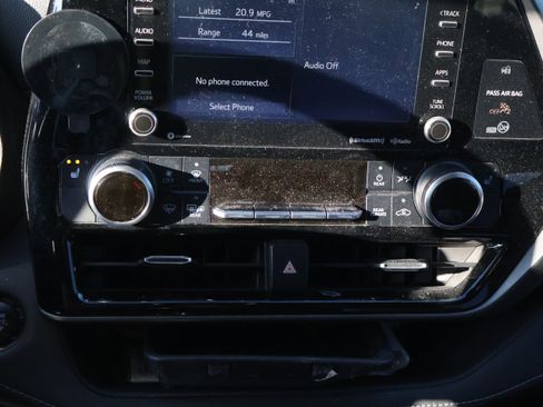 Used 2020 Toyota Highlander XLE image 24