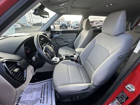 Used 2022 Kia Soul EX image 11