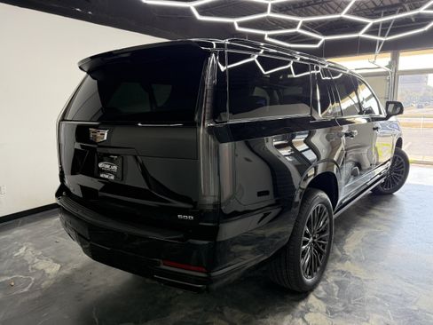 Used 2026 Cadillac Escalade ESV Platinum Sport w/ LPO, ONYX Package AWD/4WD image 5