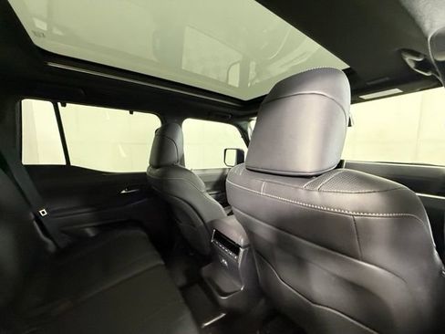 Used 2026 Lexus GX 550 w/ Accessory Package (2T) AWD/4WD image 28
