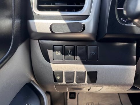 Used 2019 Toyota Highlander XLE w/ Carpet Mat Package (TMS) AWD/4WD image 26