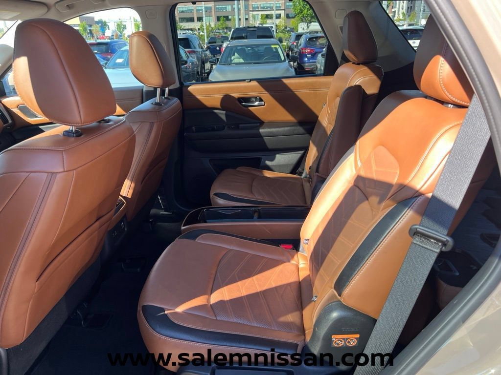 Used 2023 Nissan Pathfinder Platinum AWD/4WD image 19