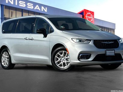 Used 2024 Chrysler Pacifica Touring-L