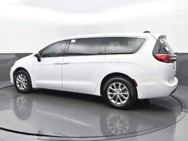 New 2025 Chrysler Pacifica Select w/ Uconnect Theater Family Group AWD/4WD image 3