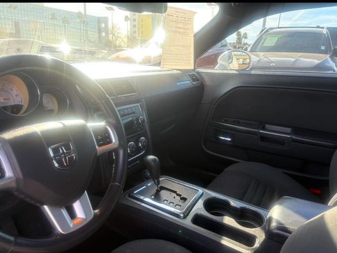Used 2013 Dodge Challenger SXT image 4