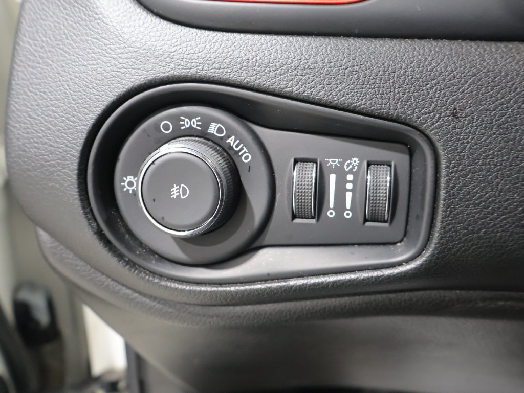 Used 2019 Jeep Renegade Trailhawk AWD/4WD image 32