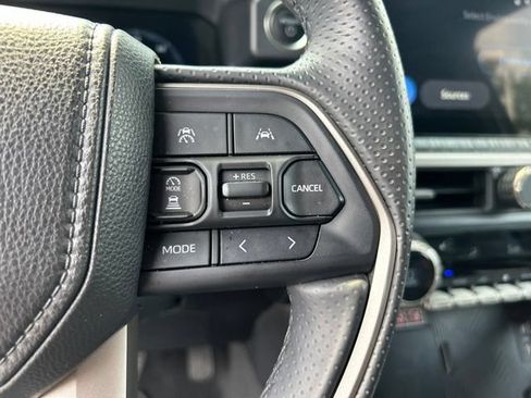 Used 2025 Toyota 4Runner Platinum AWD/4WD image 22